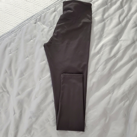 Black Bow Soft Mid Rise Leggings in charcoal - Size M- Smaller fit - Picture 5 of 16